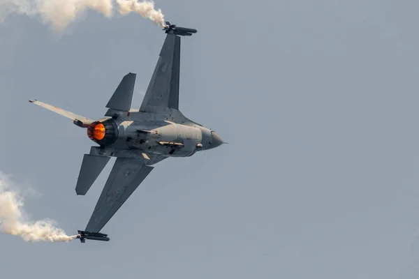 Vliegtuigen F-16 Belgische solo display — Stockfoto