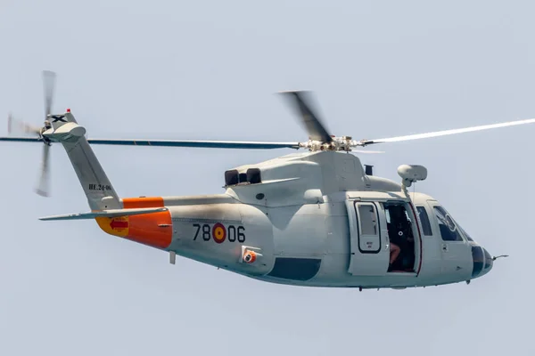 Hubschrauber sikorsky s-76c — Stockfoto