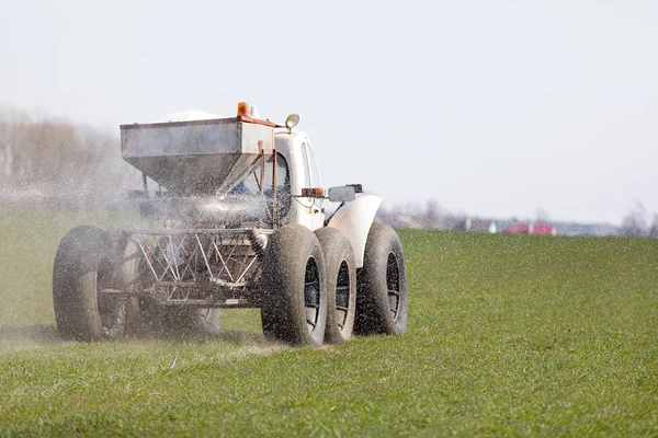 Farmer Fertilizing Winter Crops Land Nitrogen Phosphorus Potassium Fertilizer Balance — Stock Photo, Image