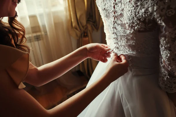 Beautiful bride in dress — Stock Photo, Image