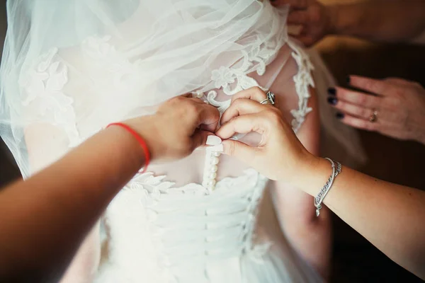 Bride tie a wedding dress — Stock Photo, Image