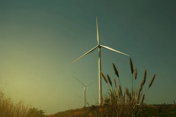 Turbine Eoliche Sotto Cielo Concetto Tecnologia Turbine Eoliche Che Generano — Foto Stock