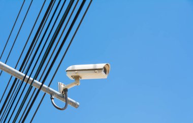 Kapalı devre TV kamera kopya alanı ile. Kapalı devre televizyon gökyüzü arka plan üzerinde kayıt.