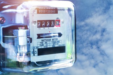 Elektrik sayacı güç kullanımını ölçüyor. Watt saat elektrik metre ölçüm aracı.