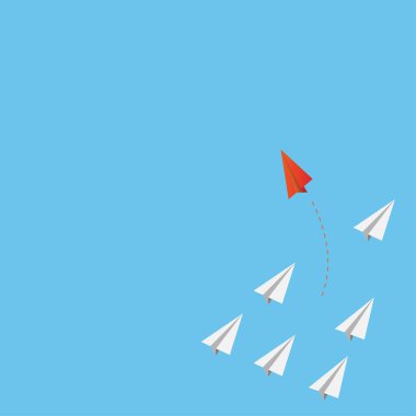 Başka bir uçak, liderlik, ekip çalışması mavi gökyüzü arka plan üzerinde arasında bir lider olarak kağıt uçak.
