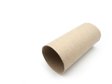 Doku kağıt rulo çekirdek. Boş rulo tuvalet kağıdı beyaz bir arka plan üzerinde izole.