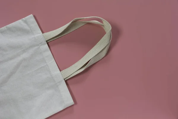 Tissu toile sac fourre-tout blanc. Sac de magasinage tissu maquette avec co — Photo