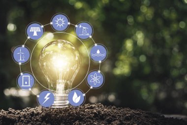 İle parlayan bir Işık Ampüller. teknoloji ve yaratıcılık kavramı 