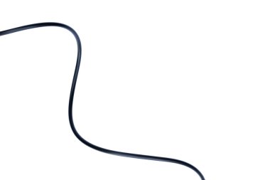 Beyaz arka plan soyutlama üzerinde izole siyah tel kablo.