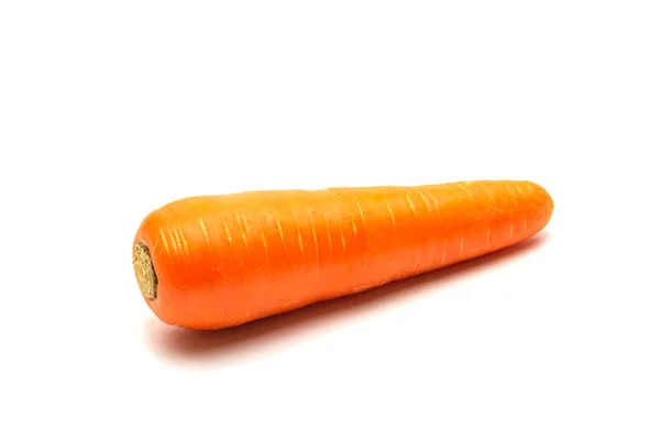 Świeże marchewki izolowane na białym tle. Zbliżenie marchwi. — Zdjęcie stockowe