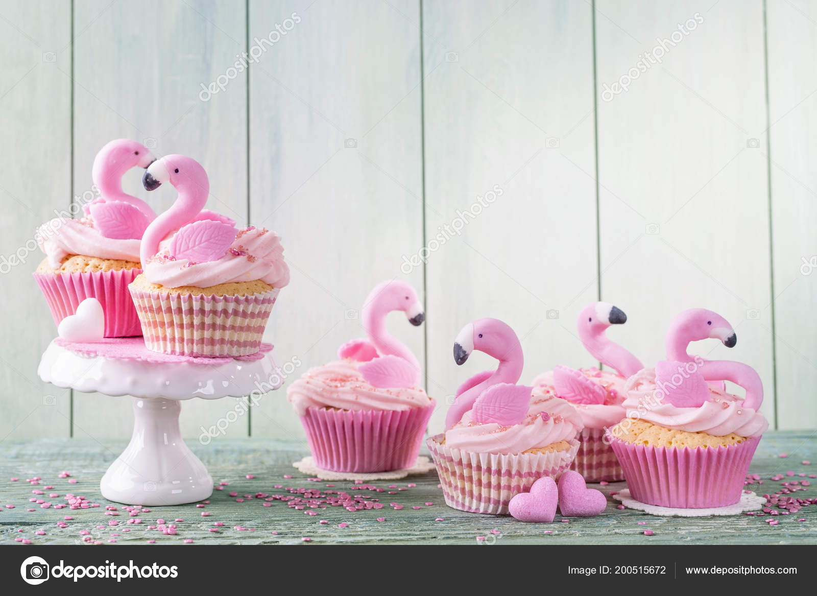 Featured image of post Fotos De Cupcake De Flamingo - Pink modelling paste white modelling paste pink fondant foam half sphere (purple cupcakes ) feather mould (iced jems) rolling pin circle cutter (78mm) dry.
