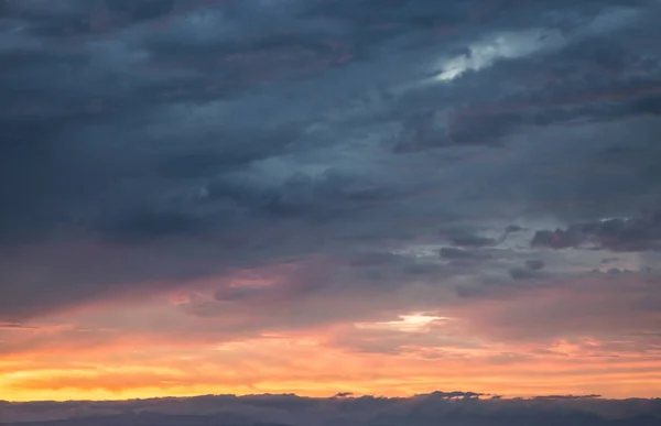 夕方の夕日と空の抽象的な背景 — ストック写真