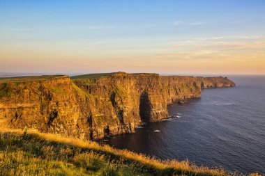 Moher, County Clare, İrlanda kayalıklarla