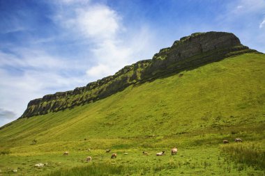 Ben Bulben kaya oluşumu County Sligo, İrlanda