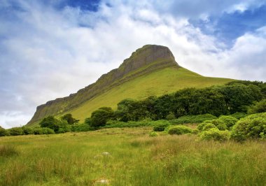 Ben Bulben kaya oluşumu County Sligo, İrlanda