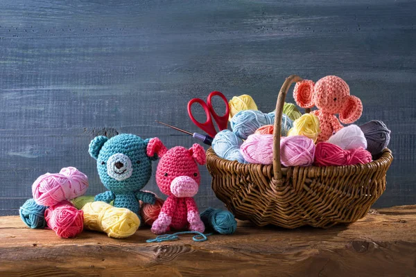 Amigurumi Brinquedos Fundo Madeira — Fotografia de Stock