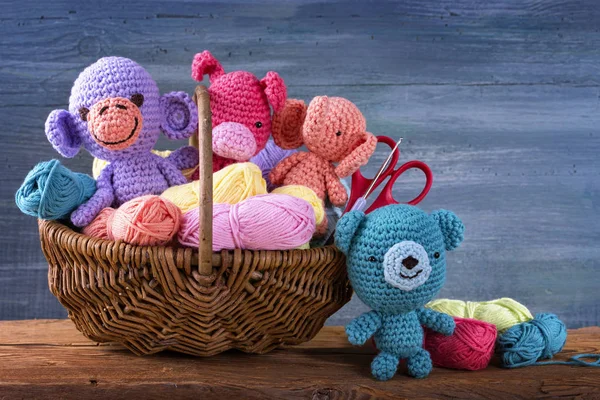 Amigurumi Speelgoed Een Houten Achtergrond — Stockfoto