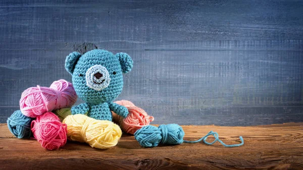 Amigurumi Brinquedos Fundo Madeira — Fotografia de Stock