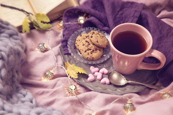 Rózsaszín Csésze Tea Cookie Kat Koszorú Gyapjú Takaró — Stock Fotó