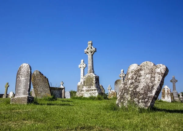 Catedral Clonmacnoise Com Típicas Cruzes Sepulturas Ruínas Mosteiro Irlanda — Fotografia de Stock