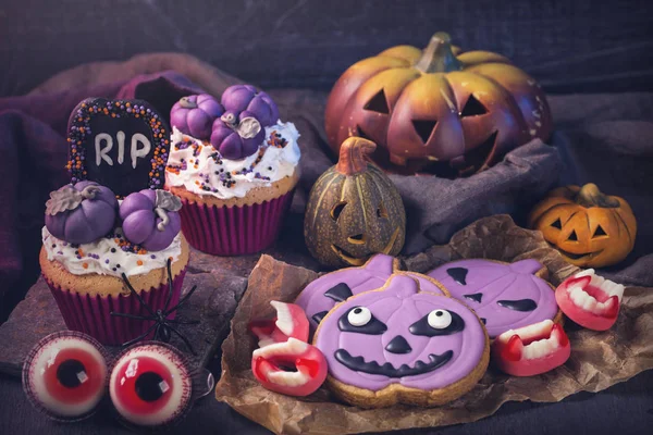 Sladkosti Pro Halloween Party Dřevěném Pozadí — Stock fotografie