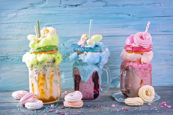 Freakshakes Met Donuts Candy Floss — Stockfoto