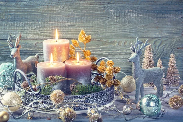 Kaarsen Kerstdecoratie Een Houten Achtergrond — Stockfoto