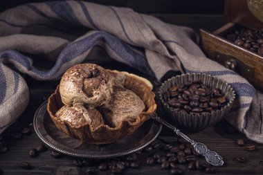 Kahveli dondurma waffle kase