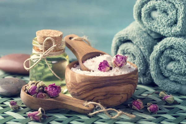 Sea salt with dry rose petals — Stock Photo, Image