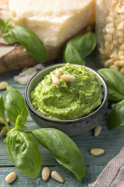 Zelfgemaakte pesto — Stockfoto