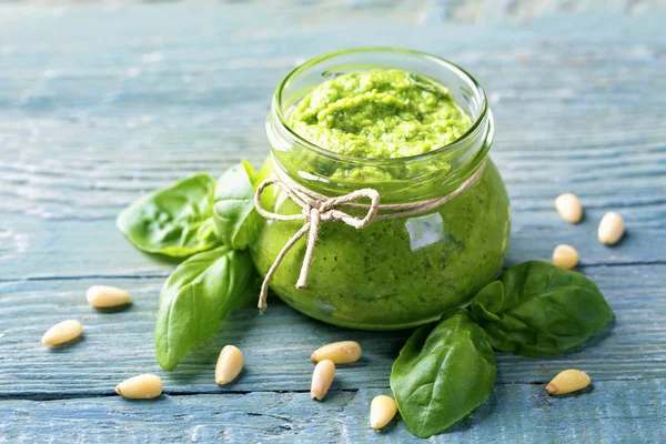 Zelfgemaakte pesto — Stockfoto