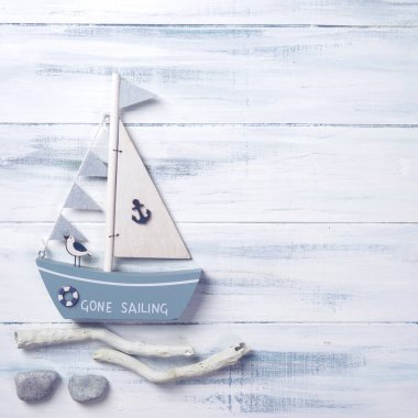 Ahşap arka planda deniz yaşamı dekorasyonu