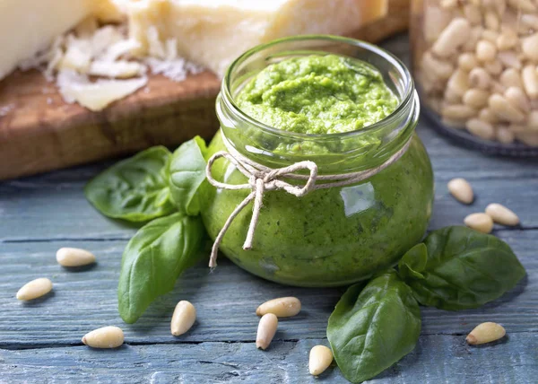 Pesto caseiro — Fotografia de Stock