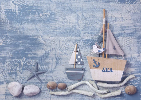 Ahşap arka planda deniz yaşamı dekorasyonu — Stok fotoğraf