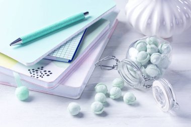 Bir cam kavanozda tatlılar