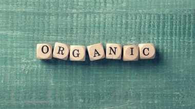 Kelime organik harf küpleri. 