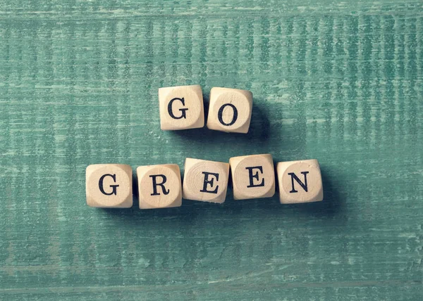 Letra cubos con palabra ir verde —  Fotos de Stock
