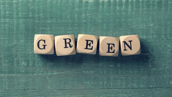 Cubos de letras con palabra verde — Foto de Stock