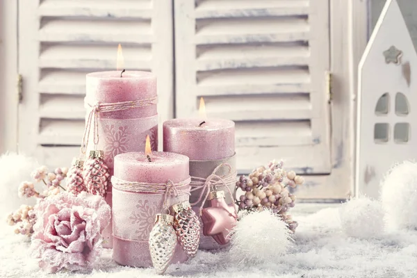 Roze kerstkaarsen — Stockfoto