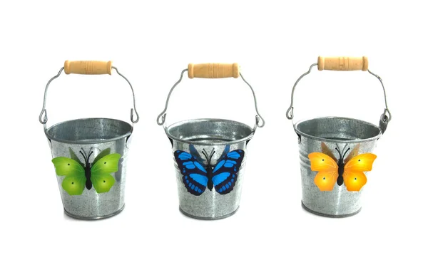 Drei Zinkeimer Mit Schmetterlingen Isoliert Über Weiß — Stockfoto