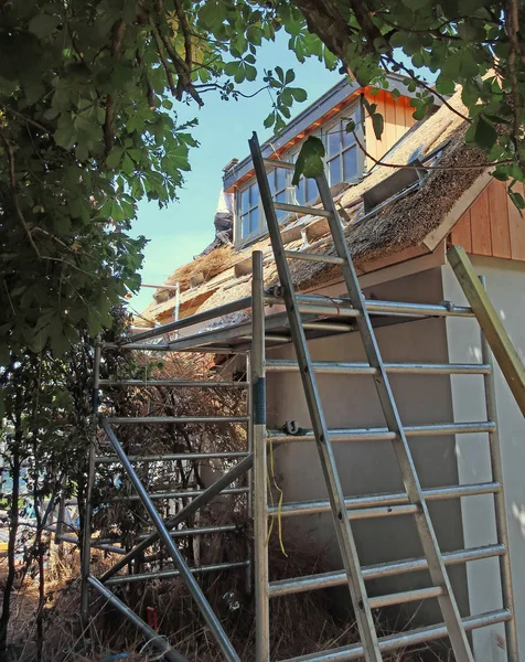 Straw roof work — Stock Photo, Image