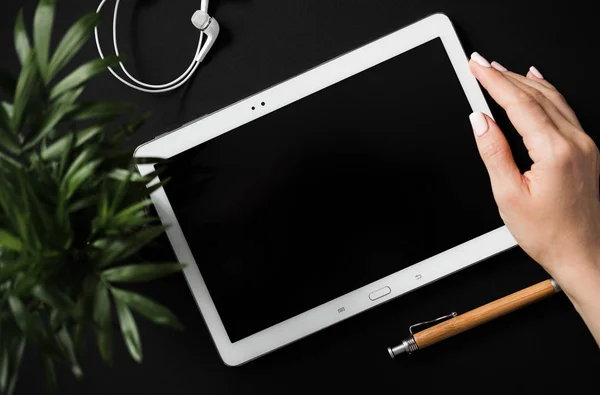 Top view of flat lay student's hand holds tablet — Stock Photo, Image