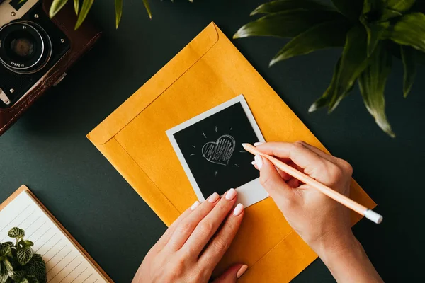 Top view of flat lay female hand drew a heart — Stock Photo, Image