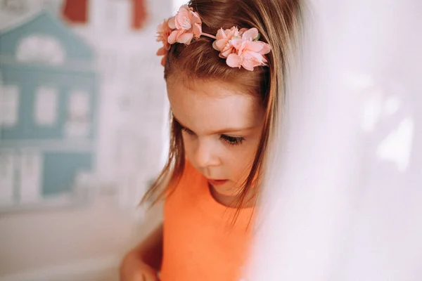 Portrait Beautiful Little Girl Her Room — Stock Photo, Image