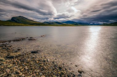 Lake Bygdin ve Bitihorn tepe Jotunheimen Nationalpark, Norveç