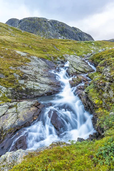 Jotunheimen 国家公园的小小溪 — 图库照片