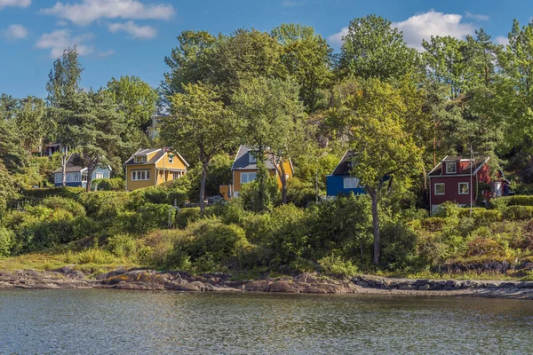 靠近奥斯陆的小房子 在布莱科亚岛 — 图库照片