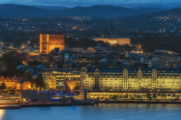 Stadshuset Och Kungliga Slottet Oslo Kvällen Norge — Stockfoto
