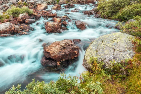 Jotunheimen 国家公园的小小溪 — 图库照片