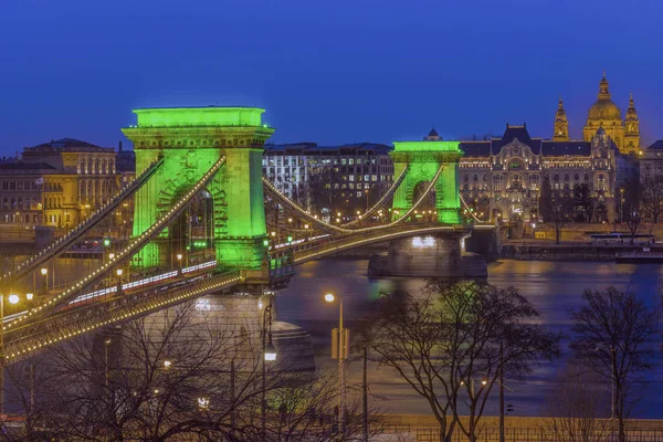 Chainbridge Будапеште День Святого Патрика 2017 — стоковое фото